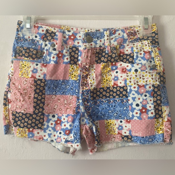 💋 5 for $25 Levis Patchwork Flowers Shorts NWOT - Picture 2 of 8